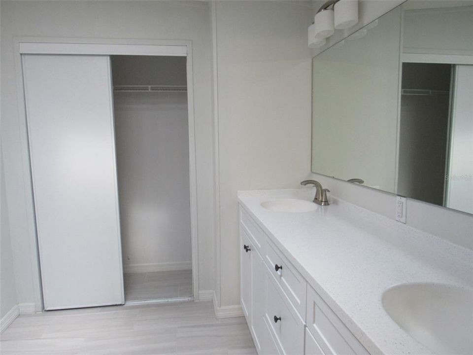 合同活跃: $209,900 (3 贝兹, 2 浴室, 1568 平方英尺)