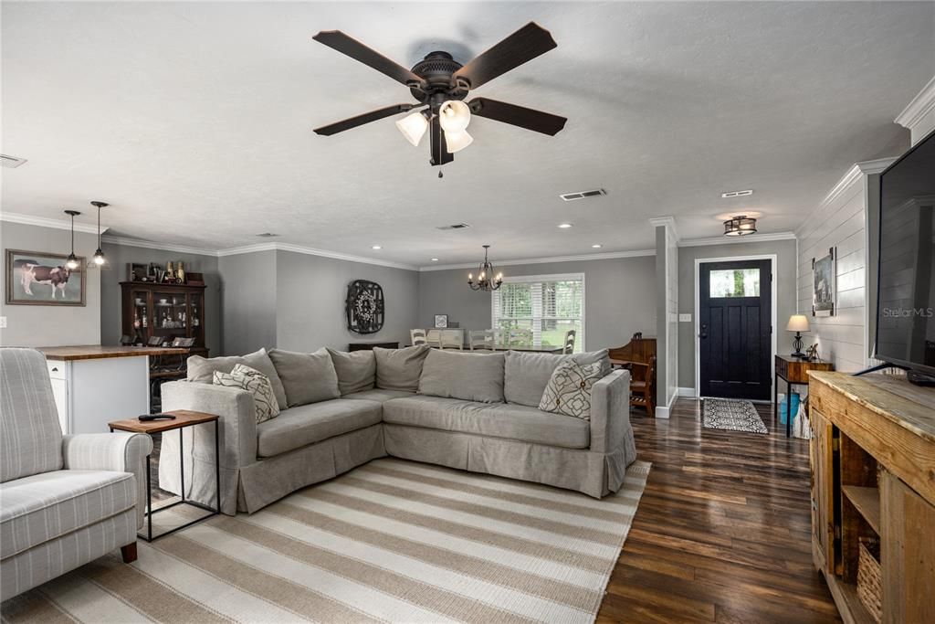 待售: $450,000 (3 贝兹, 2 浴室, 1910 平方英尺)