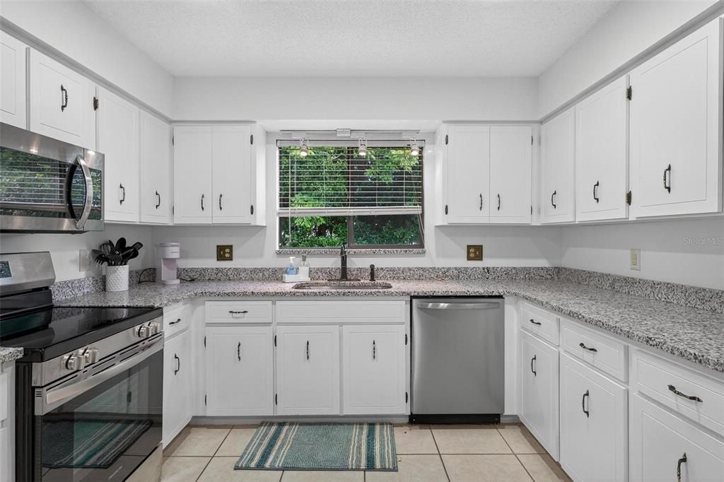 В аренду: $3,150 (3 спален, 2 ванн, 1781 Квадратных фут)