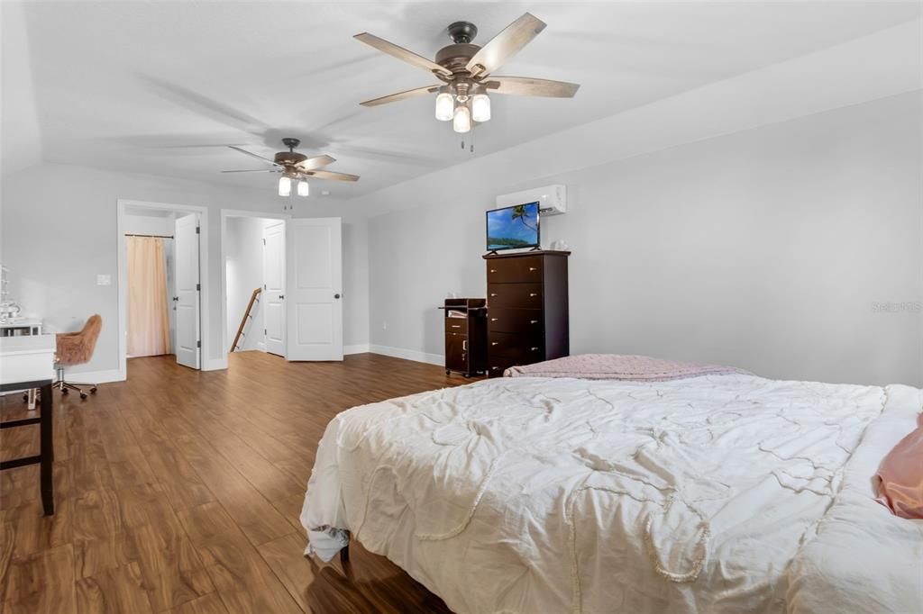 En Venta: $1,069,000 (5 camas, 3 baños, 3077 Pies cuadrados)