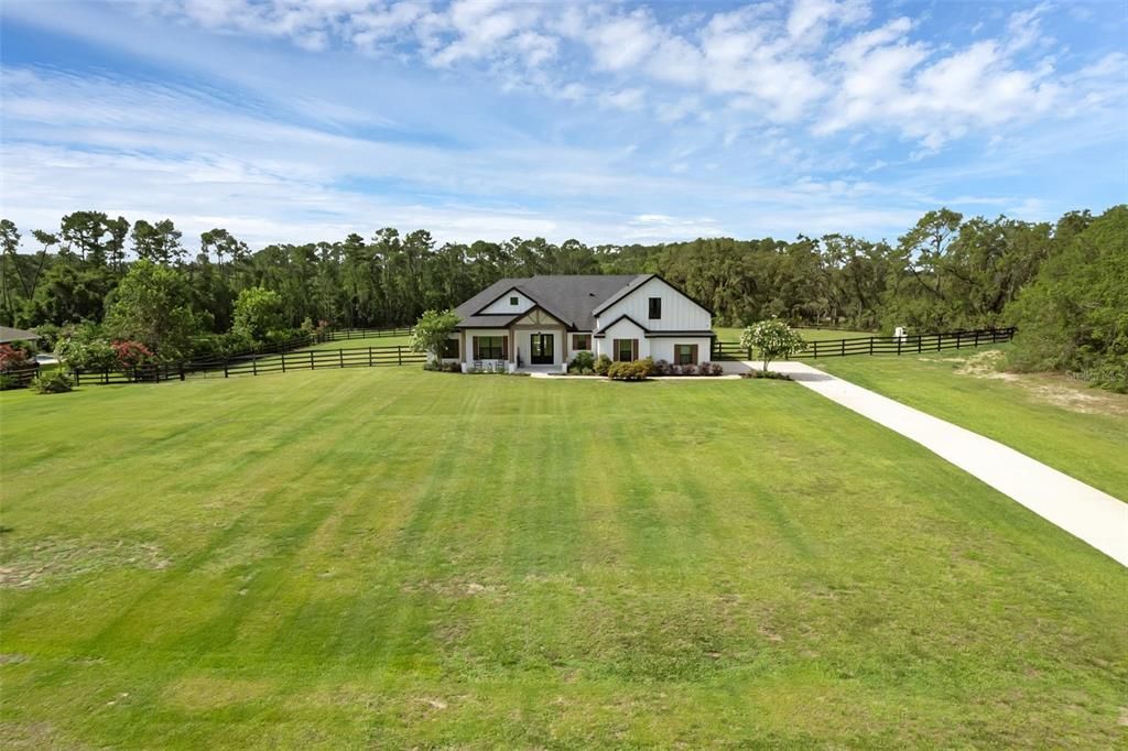 En Venta: $1,069,000 (5 camas, 3 baños, 3077 Pies cuadrados)