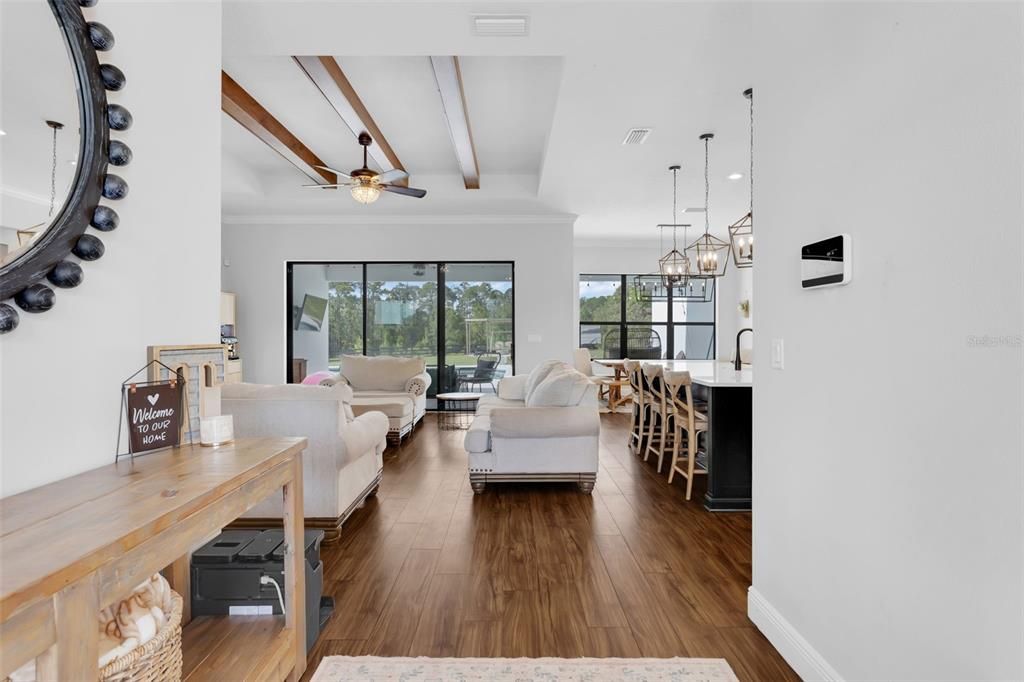 En Venta: $1,069,000 (5 camas, 3 baños, 3077 Pies cuadrados)