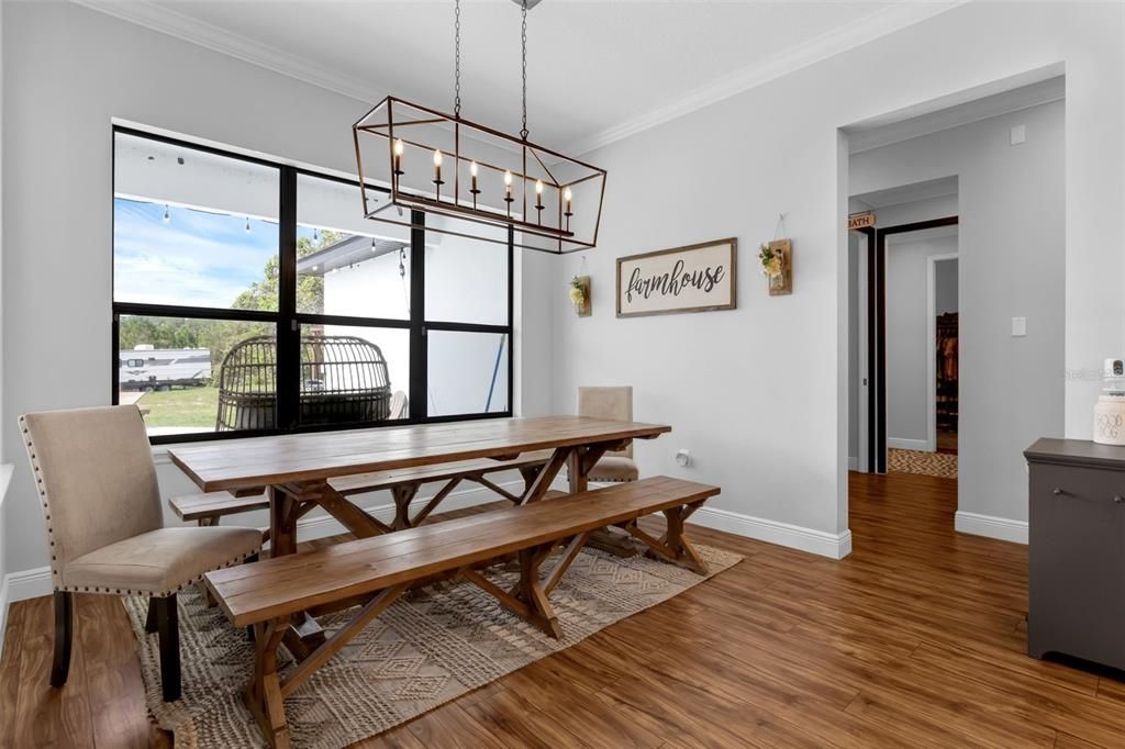 En Venta: $1,069,000 (5 camas, 3 baños, 3077 Pies cuadrados)