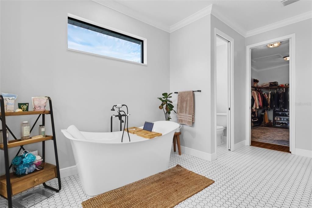 En Venta: $1,069,000 (5 camas, 3 baños, 3077 Pies cuadrados)