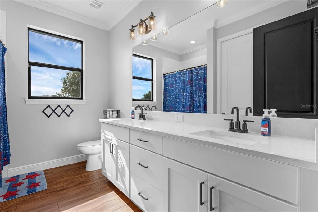 En Venta: $1,069,000 (5 camas, 3 baños, 3077 Pies cuadrados)