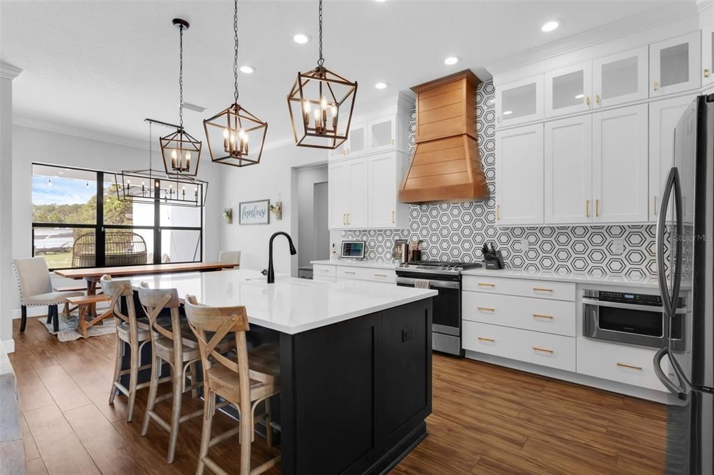 En Venta: $1,069,000 (5 camas, 3 baños, 3077 Pies cuadrados)