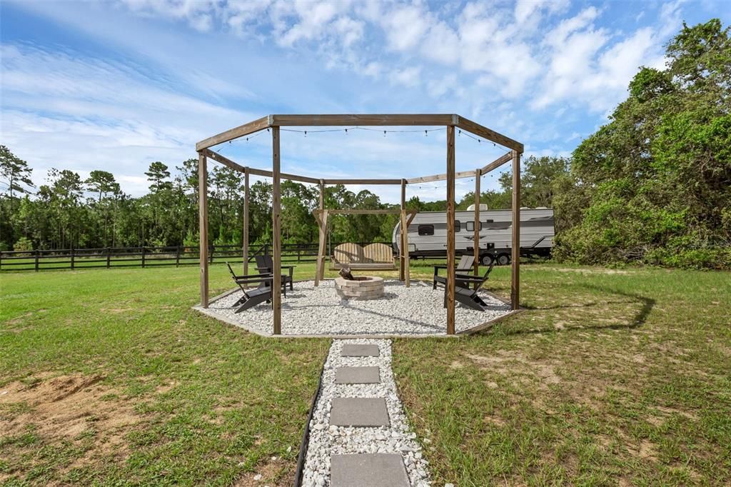 En Venta: $1,069,000 (5 camas, 3 baños, 3077 Pies cuadrados)