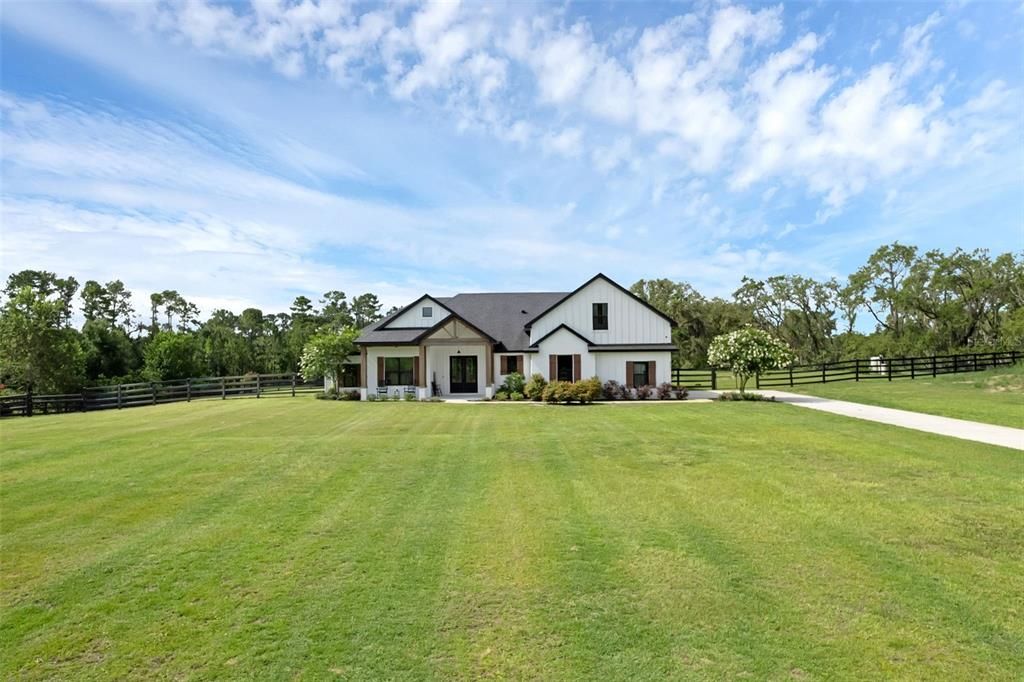 En Venta: $1,069,000 (5 camas, 3 baños, 3077 Pies cuadrados)