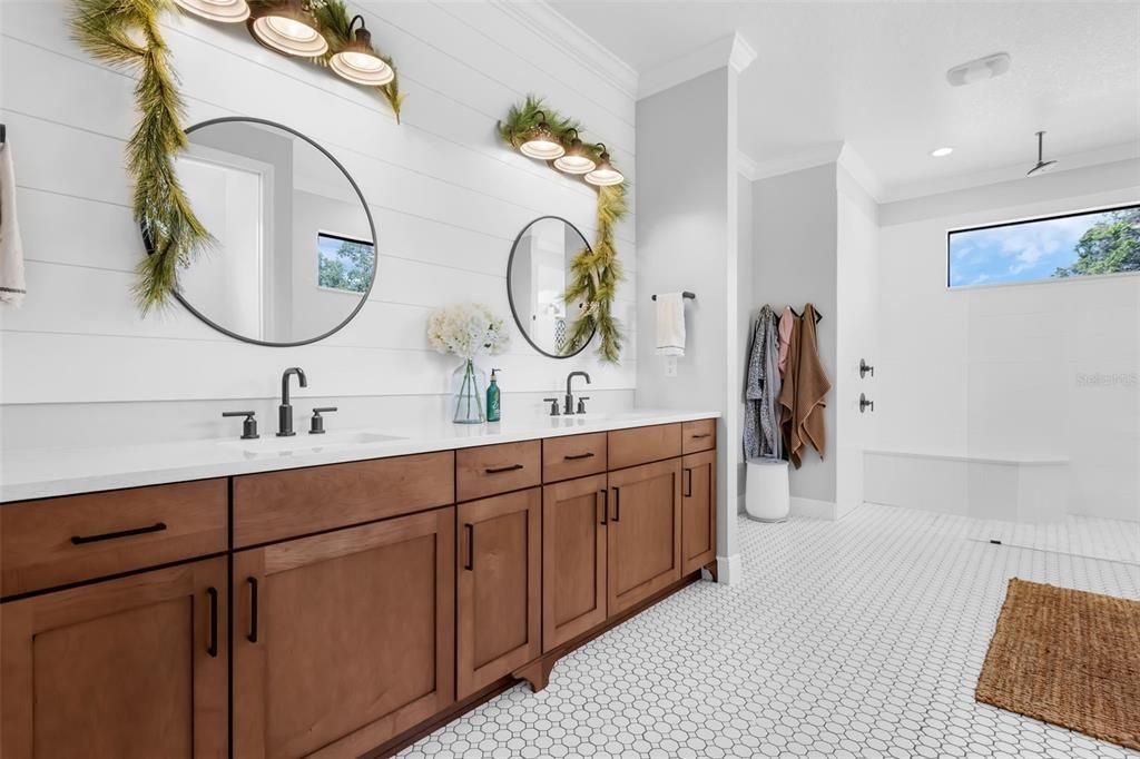 En Venta: $1,069,000 (5 camas, 3 baños, 3077 Pies cuadrados)