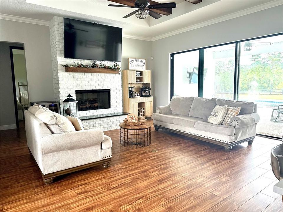 En Venta: $1,069,000 (5 camas, 3 baños, 3077 Pies cuadrados)