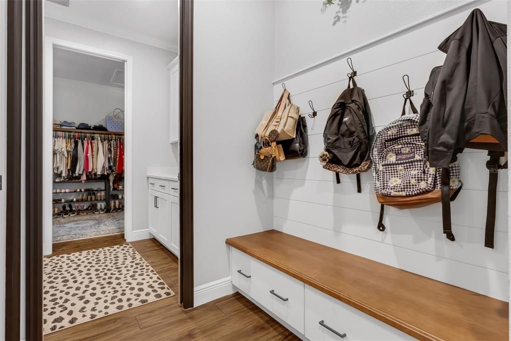 En Venta: $1,069,000 (5 camas, 3 baños, 3077 Pies cuadrados)