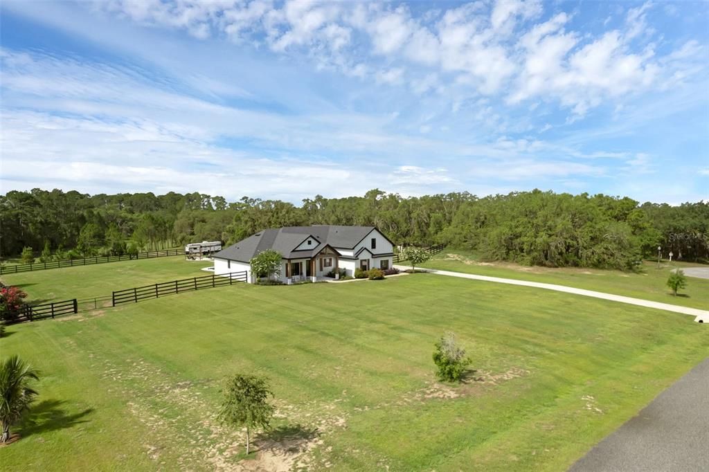 En Venta: $1,069,000 (5 camas, 3 baños, 3077 Pies cuadrados)