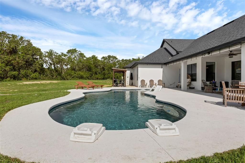 En Venta: $1,069,000 (5 camas, 3 baños, 3077 Pies cuadrados)