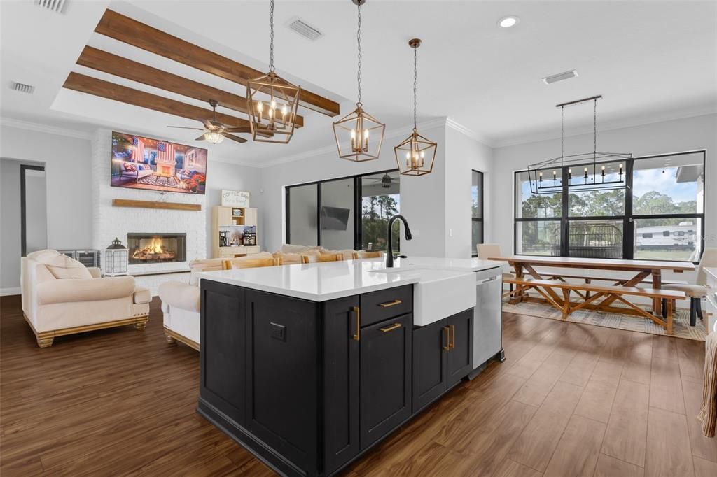 En Venta: $1,069,000 (5 camas, 3 baños, 3077 Pies cuadrados)