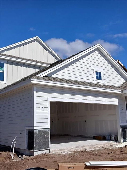 最近售出: $425,000 (4 贝兹, 3 浴室, 2407 平方英尺)