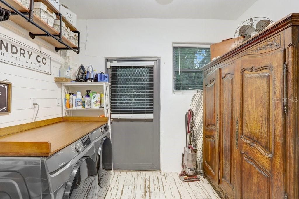 Active With Contract: $1,240,000 (3 beds, 2 baths, 2106 Square Feet)