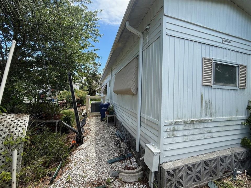 For Sale: $60,000 (1 beds, 1 baths, 450 Square Feet)