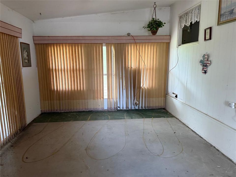 For Sale: $60,000 (1 beds, 1 baths, 450 Square Feet)