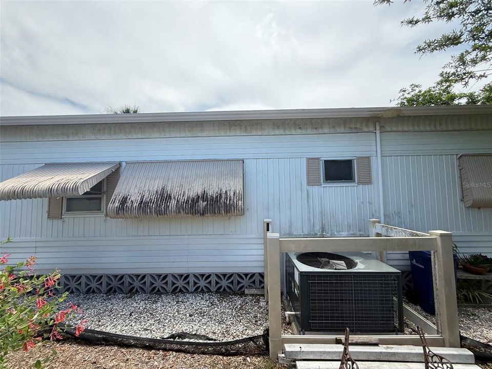 For Sale: $60,000 (1 beds, 1 baths, 450 Square Feet)