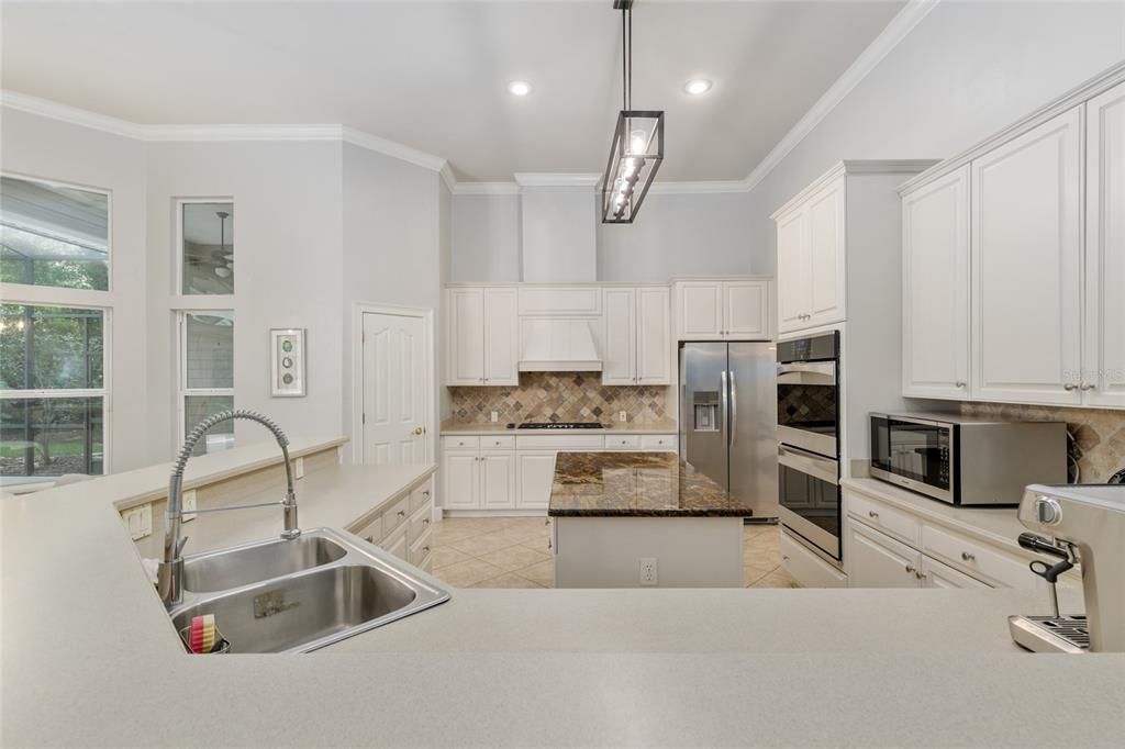 For Sale: $1,085,000 (5 beds, 4 baths, 4113 Square Feet)