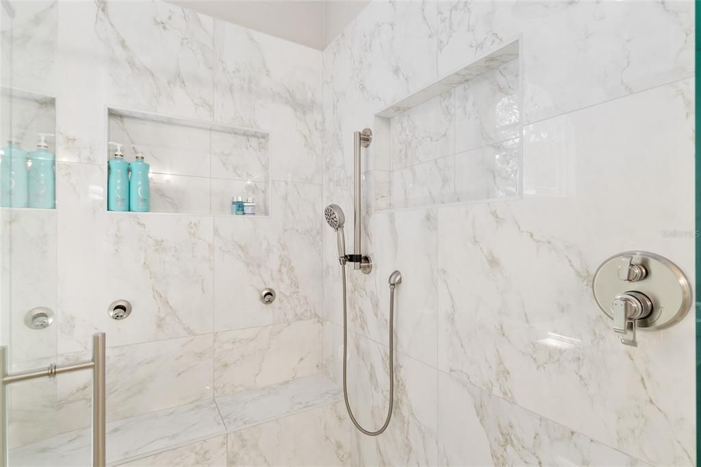 For Sale: $1,085,000 (5 beds, 4 baths, 4113 Square Feet)