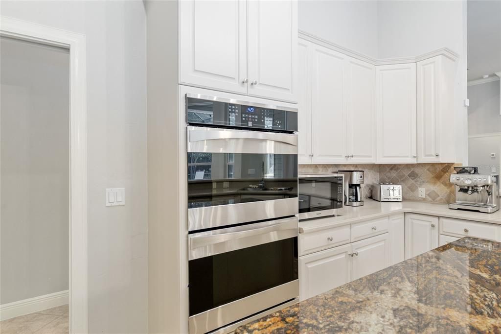 For Sale: $1,085,000 (5 beds, 4 baths, 4113 Square Feet)