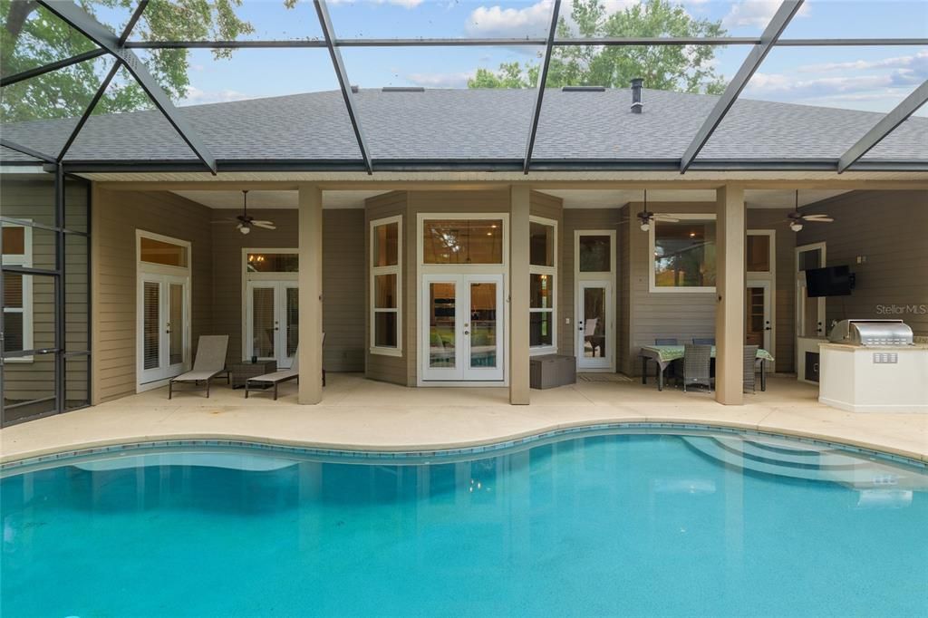 For Sale: $1,085,000 (5 beds, 4 baths, 4113 Square Feet)