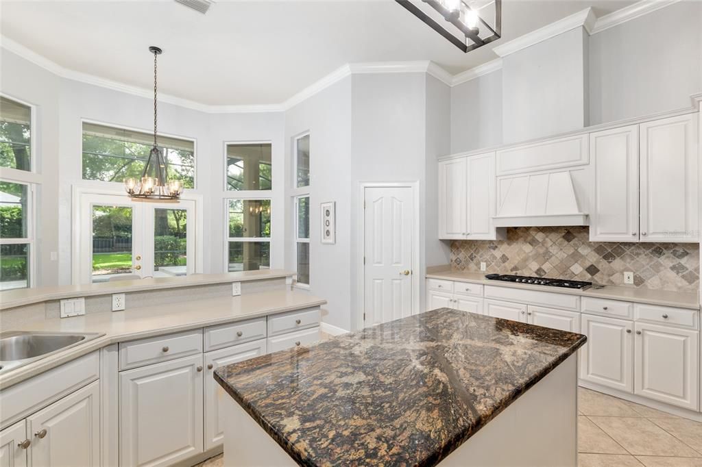 For Sale: $1,085,000 (5 beds, 4 baths, 4113 Square Feet)