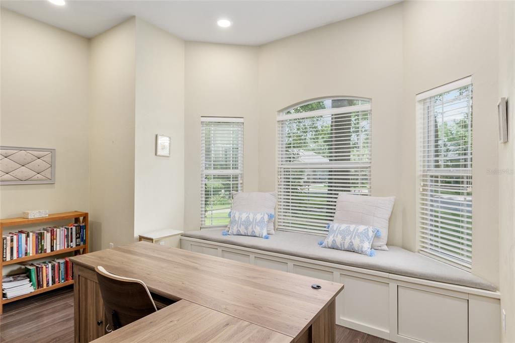 For Sale: $1,085,000 (5 beds, 4 baths, 4113 Square Feet)