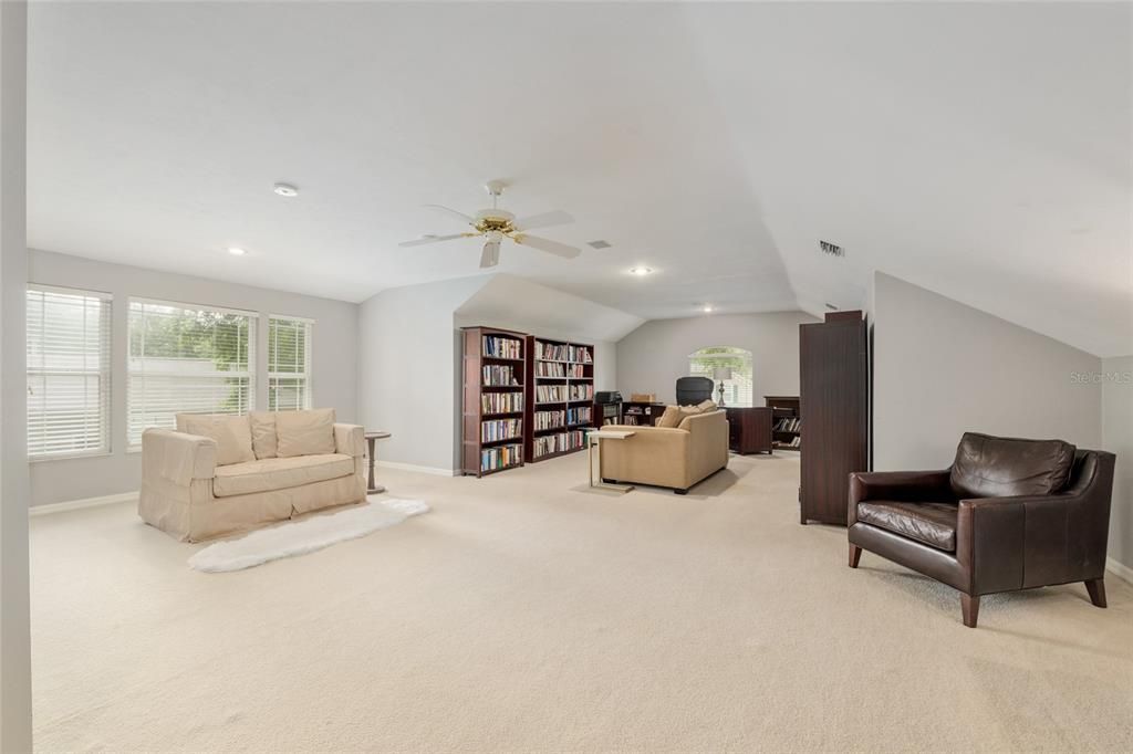 For Sale: $1,085,000 (5 beds, 4 baths, 4113 Square Feet)