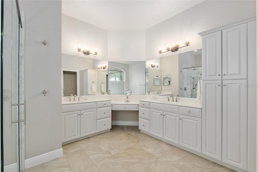 For Sale: $1,085,000 (5 beds, 4 baths, 4113 Square Feet)