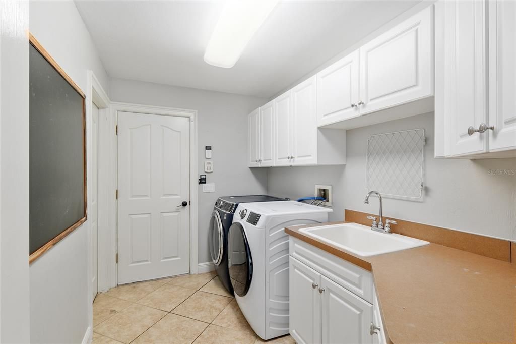 For Sale: $1,085,000 (5 beds, 4 baths, 4113 Square Feet)