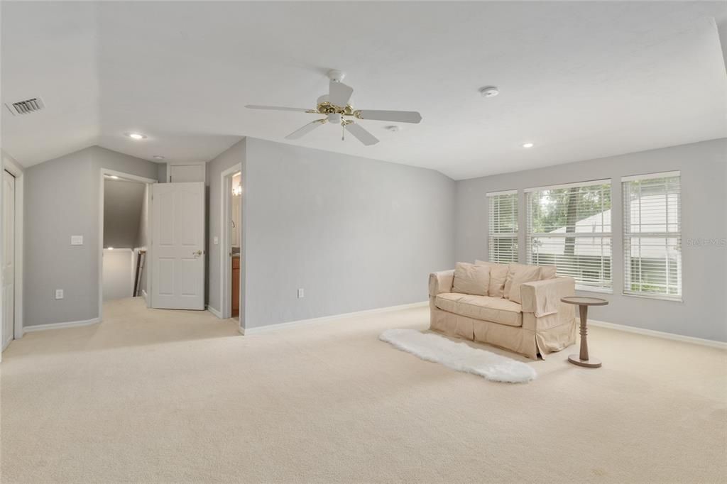 For Sale: $1,085,000 (5 beds, 4 baths, 4113 Square Feet)