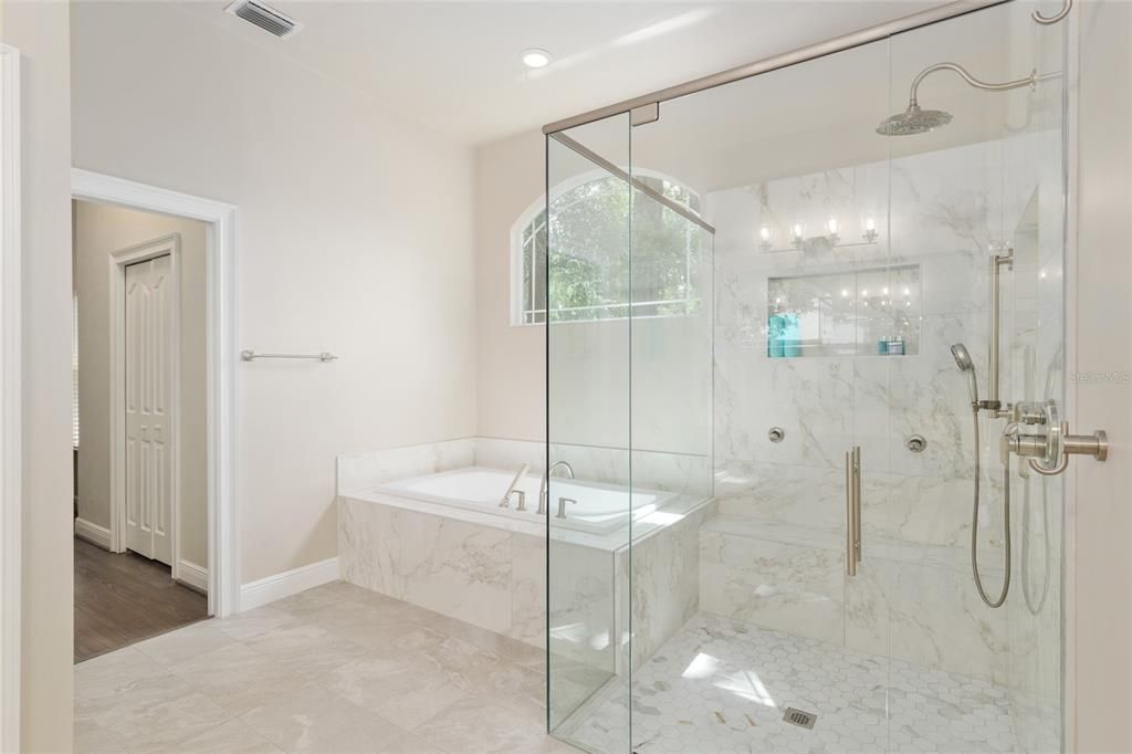 For Sale: $1,085,000 (5 beds, 4 baths, 4113 Square Feet)