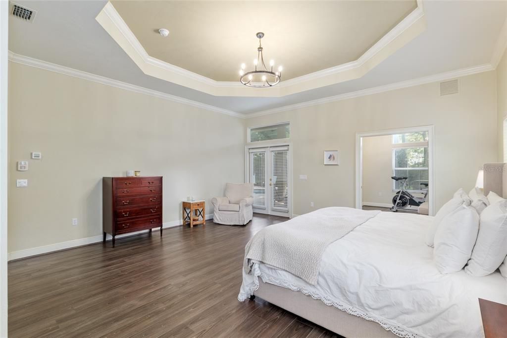 For Sale: $1,085,000 (5 beds, 4 baths, 4113 Square Feet)