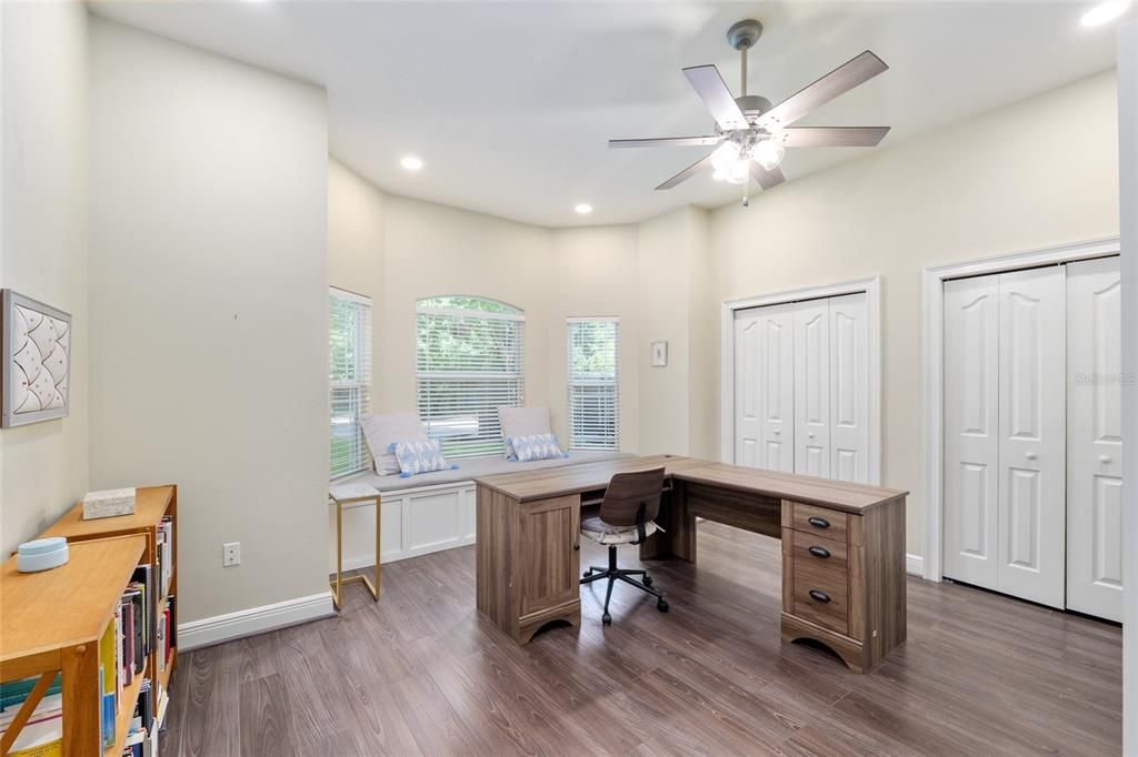 For Sale: $1,085,000 (5 beds, 4 baths, 4113 Square Feet)