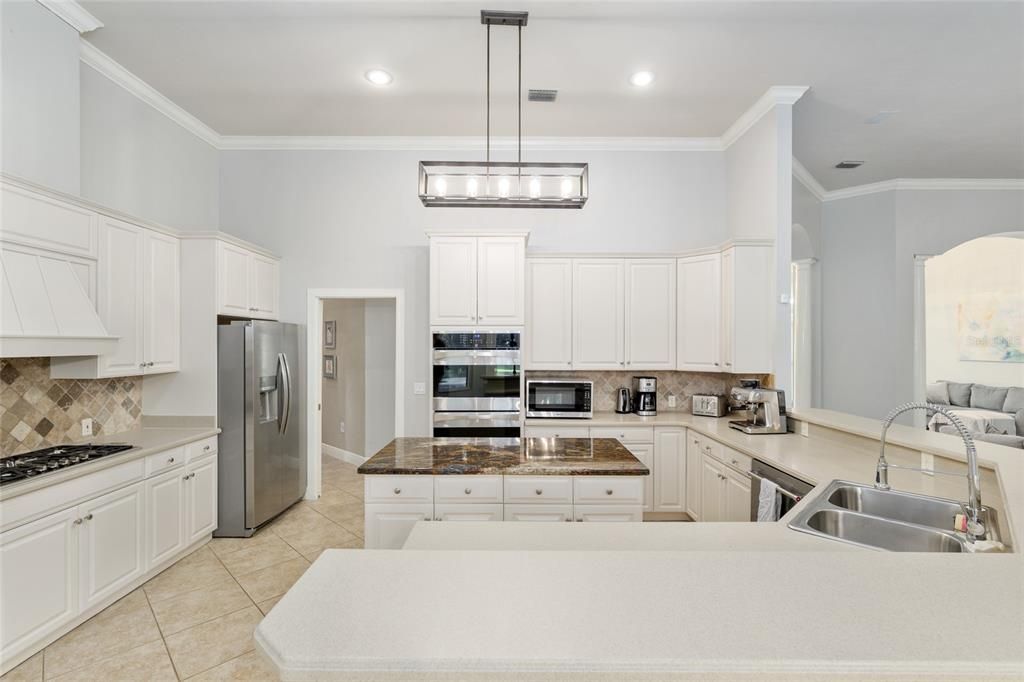 For Sale: $1,085,000 (5 beds, 4 baths, 4113 Square Feet)