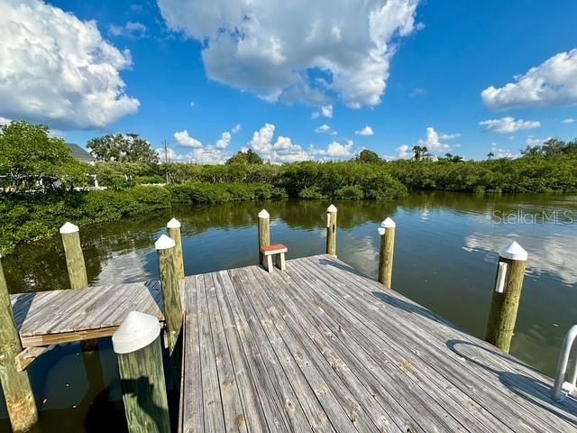 На продажу: $599,999 (2.89 acres)