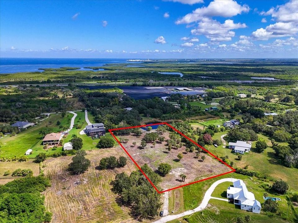 На продажу: $599,999 (2.89 acres)