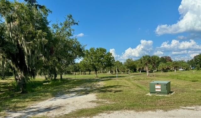 На продажу: $599,999 (2.89 acres)