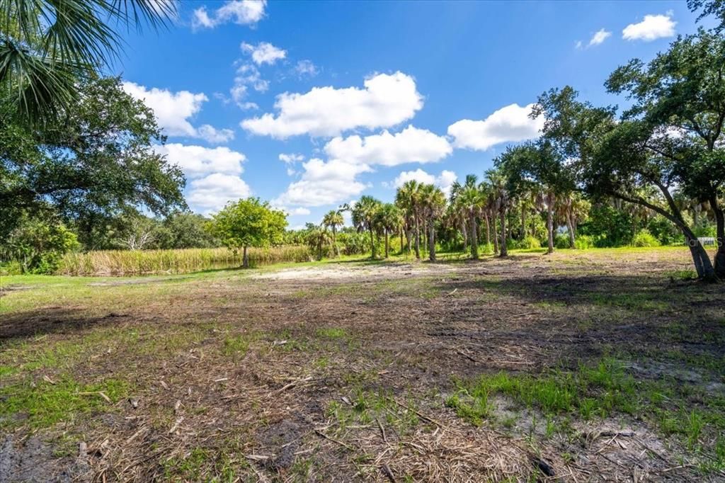 На продажу: $599,999 (2.89 acres)