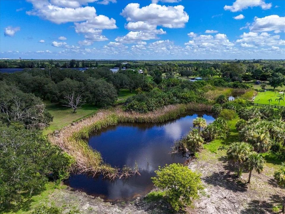На продажу: $599,999 (2.89 acres)