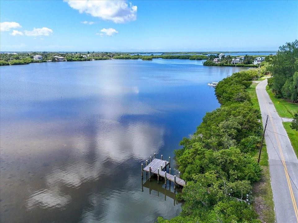 На продажу: $599,999 (2.89 acres)