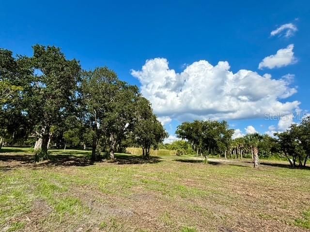 На продажу: $599,999 (2.89 acres)