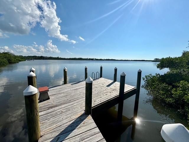 На продажу: $599,999 (2.89 acres)