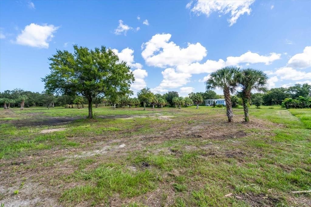 На продажу: $599,999 (2.89 acres)