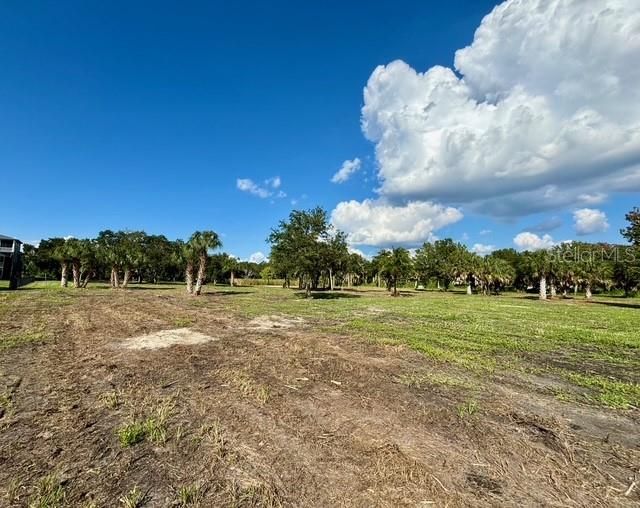 На продажу: $599,999 (2.89 acres)