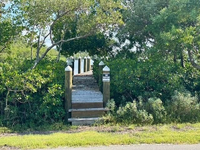 На продажу: $599,999 (2.89 acres)