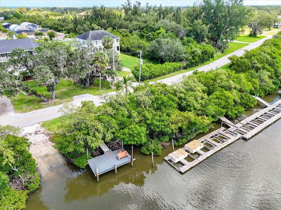 На продажу: $599,999 (2.89 acres)