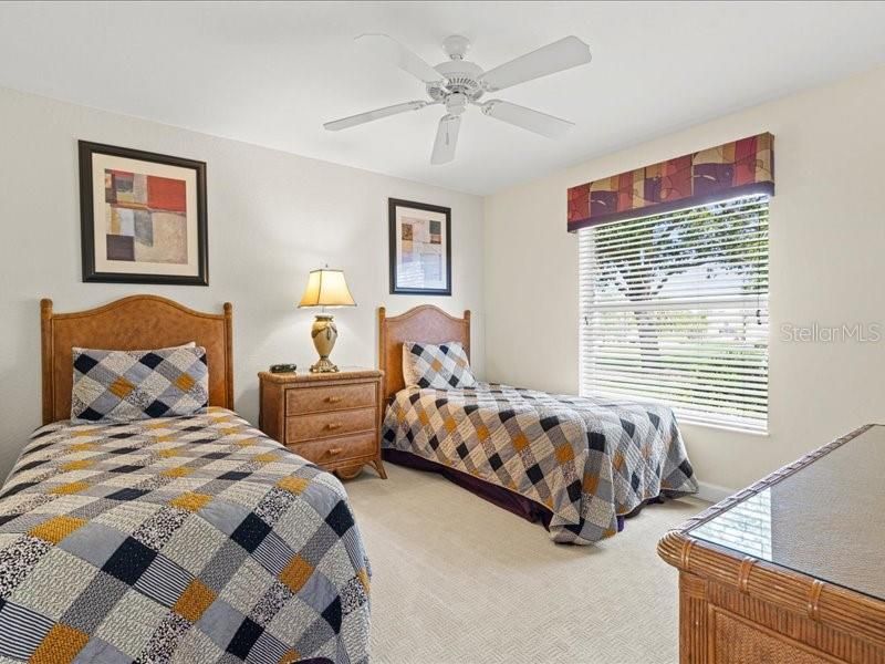 Activo con contrato: $435,000 (4 camas, 3 baños, 2320 Pies cuadrados)